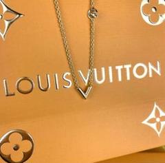 LOUIS VUITTON エセンシャル V ネックレス