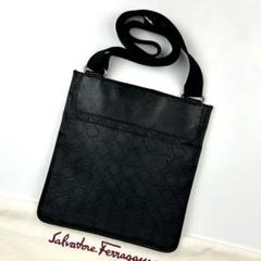 近年モデル✨ フェラガモ ナイロン サコッシュ ショルダーバッグ ブラック フェラガモ 黒いナイロンショルダーバッグ レディース
