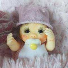 樹脂粘土ベビー　おしゃぶりベビー　ご機嫌男の子 樹脂粘土ベビー おしゃぶりベビー くまさんフード