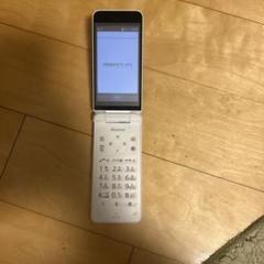 docomo 折りたたみ式携帯電話 ホワイト - メルカリ