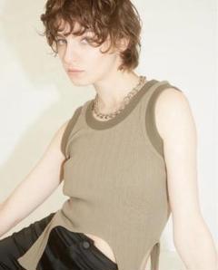 VIAVANDA DISTORTION HOODED TANK TOP ベージュ VIAVANDA DISTORTION HOODED TANK TOP ベージュ レディース