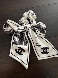 CHANEL ロゴ入りシュシュ ホワイト/ブラックノベルティ非売品 CHANEL（ヘアゴム/シュシュ）のフリマアイテム一覧