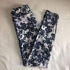 emmi yoga フラワープリントレギンス