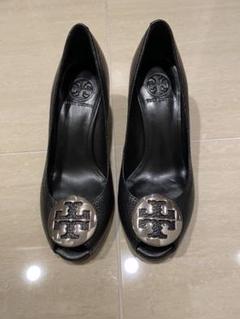 美品】TORY BURCH トリーバーチ やぎ革 黒 パンプス - メルカリ