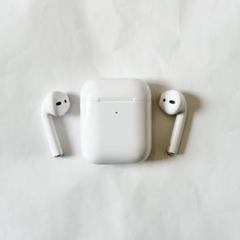 美品Apple AirPods(ケース+両耳) 美品Apple AirPods(ケース+両耳)