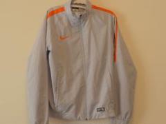 【人気】Nike Dri-FIT ウィンドブレーカー グレーM