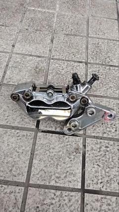 マジェスティ250SG03JSG17J社外4ポットキャリパーメッキ中古サポート付 マジェスティ250SG03JSG17J社外4ポットキャリパーメッキ中古