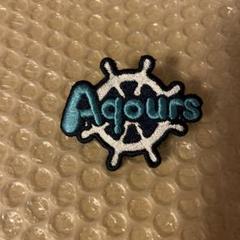 aqours ロゴ バッジ ラブライブ