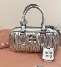 MIU MIU シルバー ハンドバッグ