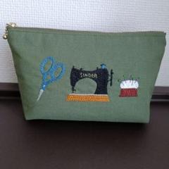 裁縫道具の刺繍のポーチ