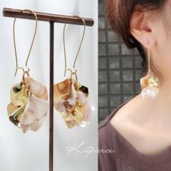 No.182 ゆらゆらオーロラマーブルブラウン✩花びらペタル×華奢ワイヤーピアス