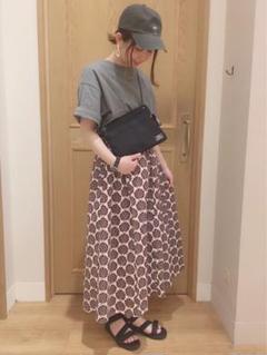 【アデュートリステス】チューリップフィールズ　リバティ柄　ミモレスカート アデュートリステス】チューリップフィールズ リバティ柄 ミモレ