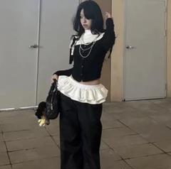 黒フリル付きパンツ　ペプラム　シャカシャカ