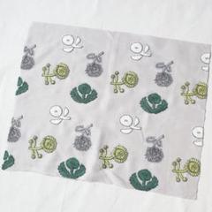 quartet カルテット ライトグレー 約42×34センチ ミナ