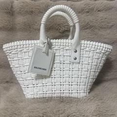 美品　BALENCIAGA ホワイト かごバッグ BALENCIAGA ホワイト かごバッグ - メルカリ