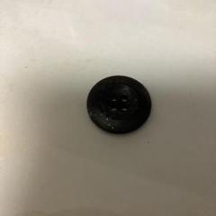 黒の4穴ラウンドボタン