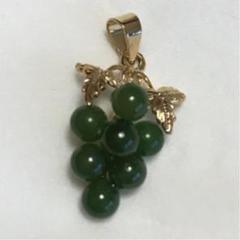 翡翠のペンダントトップ