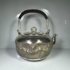 純銀製 宮本造 湯沸 煎茶道具 薬缶 銀瓶 工芸品 古美術品 箱付 純銀保証 純銀製 宮本謹製 湯沸 鳴付 銀瓶 煎茶道具 薬缶 箱付 - メルカリ