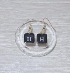 イニシャルピアス　【Ｈ】ブラック
