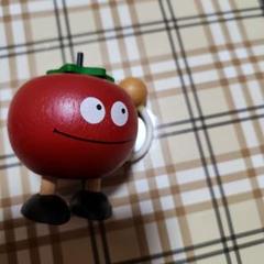 木製置物　トマトちゃん　野菜置物　立ってますトマト