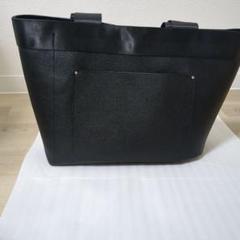 黒の合成皮革バッグ