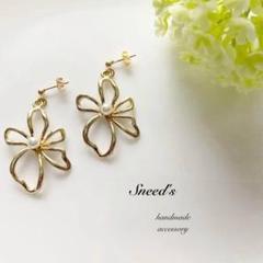 ▪大ぶりフラワーパールチャームピアス/イヤリング