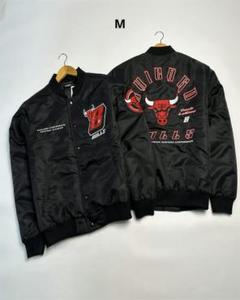 NBA☆CHICAGO BULLS スタジャン 袖ロゴ 刺繡ロゴ グレー 黒 L メンズ