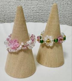 ハンドメイドアクセサリー　お花モチーフピンクのビーズリング　2点セット