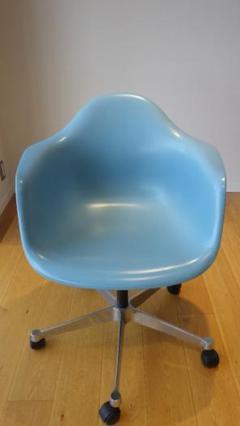 大阪市淀川区•引取限定　vitra ヴィトラ　イームズチェア イエロー ヴィトラ Vitra イームズチェア ホワイト | 中古オフィス家具