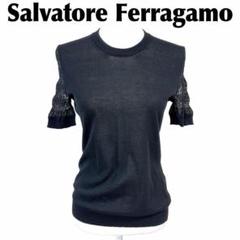 タグ付き　未使用 Ferragamo フェラガモウール　半袖ニット　ロゴボタン タグ付き 未使用 Ferragamo フェラガモウール 半袖ニット ロゴ