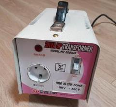 変圧器 昇圧器 トランス 100V -> 220V 家庭用
