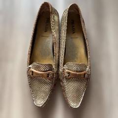 PRADA ゴールド ローファー メタルサイズ36 値下げ！☆PRADA☆ ローファー ゴールド サイズ38（約24.5〜25cm
