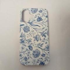 青い花柄のiPhone16ケース