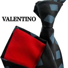 美品VALENTINO ヴァレンティノブラックネクタイ 黒地 青い四角形　小紋柄