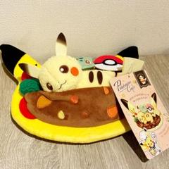 ポケモンセンター　ポケモンカフェ　プレート風ぬいぐるみ　ピカチュウ カフェプレート風ぬいぐるみ ピカチュウ ｜【公式】ポケモン