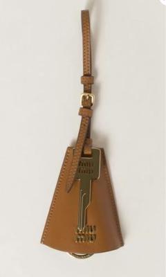 Miu Miu レザーキーケース 色コニャック(キャメル) 新品未使用 Miu Miu レザーキーケース 色コニャック(キャメル) 新品未使用