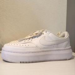 NIKE　厚底スニーカー　ホワイト　２５センチ