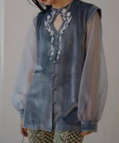 Ameri VINTAGE - アメリヴィンテージ UND VELOUR EMBROIDERY BLOUSE Ameri（アメリ）の「UND VELOUR EMBROIDERY BLOUSE（シャツ