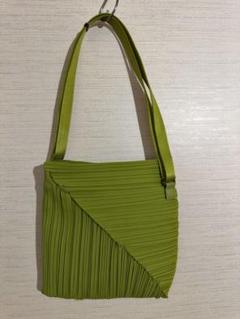 イッセイミヤケプリーツプリーズカジュアルショルダーバッグ オレンジ 緑軽量 ISSEY MIYAKE - □新品□未使用□ PLEATS PLEASE プリーツ