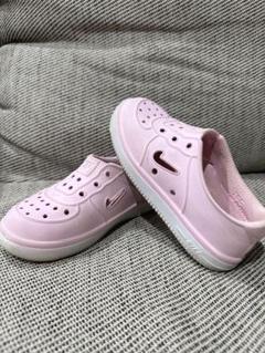 Nike ピンク スリッポンシューズ