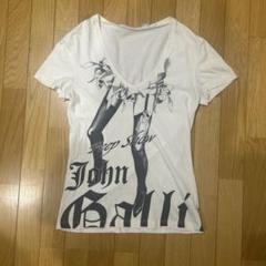 Galliano ニュースペーパー VネックTシャツ - メルカリ
