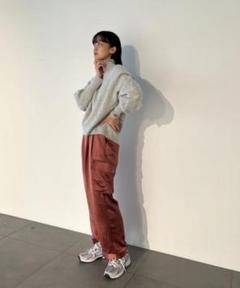 【emmi atelier】シャイニーアセテートカーゴパンツ ピンク emmi atelier】シャイニーアセテートカーゴパンツ ピンク - メルカリ
