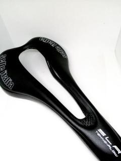 ホット商品 軽量カーボンサドル☆125g☆Velo☆selle ITALIA風 パーツ