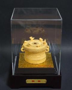 金メッキ古代青銅鼓造形置物 可愛らしいカエルの像 ケース付き 香港発行測定書付 金メッキ古代青銅鼓造形置物 可愛らしいカエルの像 ケース付き