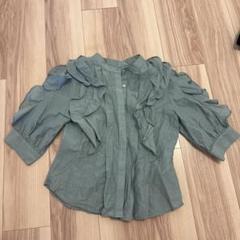 フリル付き薄緑シャツ 38/M