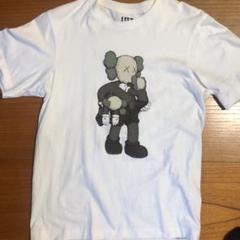 ユニクロ カウズ Tシャツ