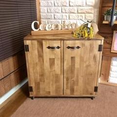 アンティーク風両開きキャビネット 収納棚