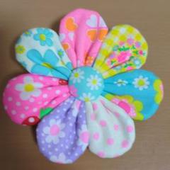 ハンドメイド　お花　ブローチ