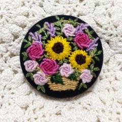 27.刺繍ブローチ　ハンドメイド