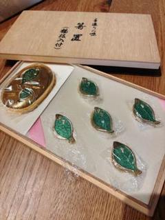 お*乳様 刻印なし24k？金細工の花彫刻翡翠チャーム ペンダントトップ。 お*乳様 刻印なし24k？金細工の花彫刻翡翠チャーム ペンダント